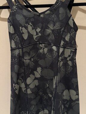 Lululemon Tank With built in removable bra pads